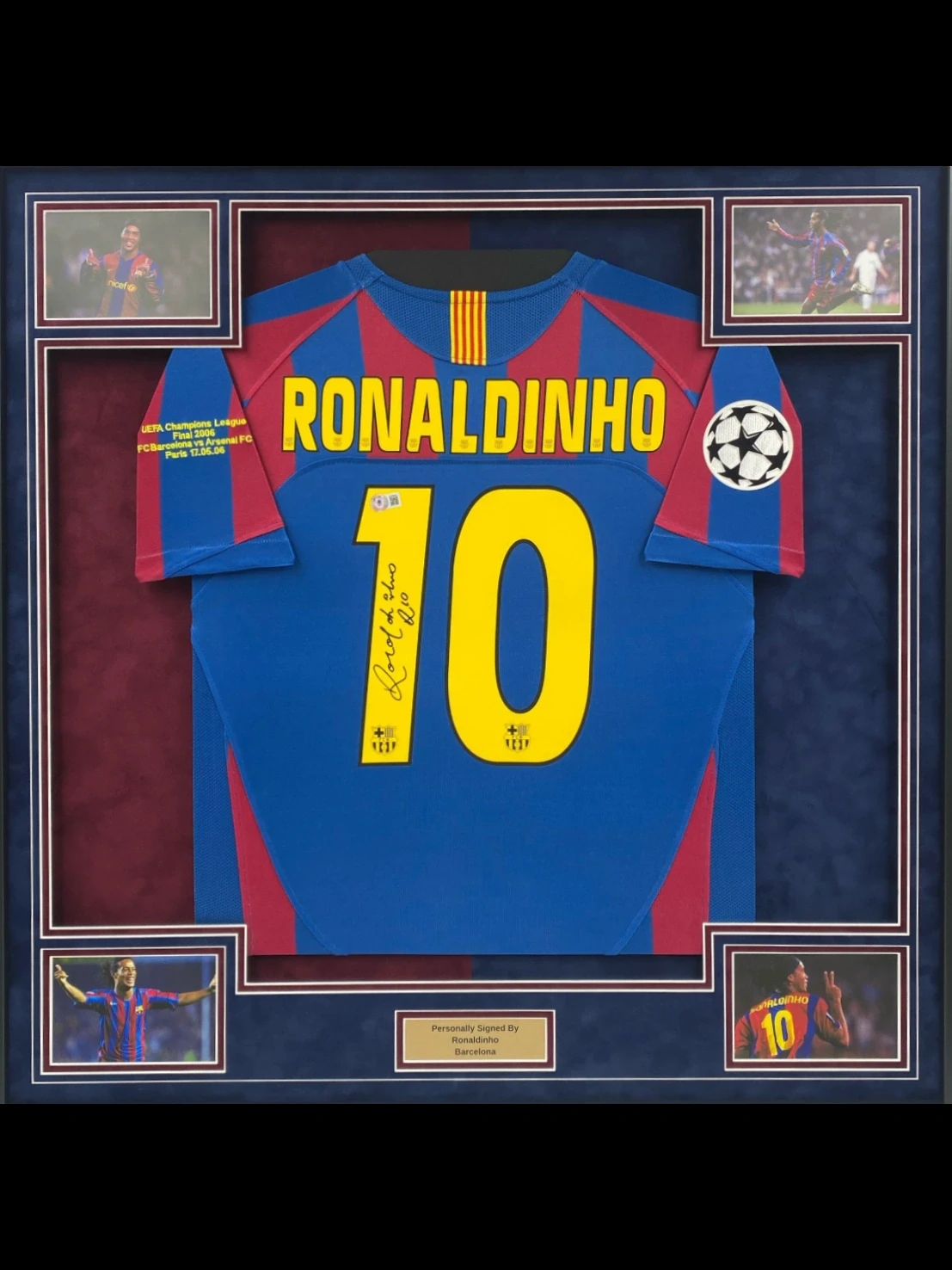 Framed signed Ronaldinho Barcelona #10 Home Jersey Display